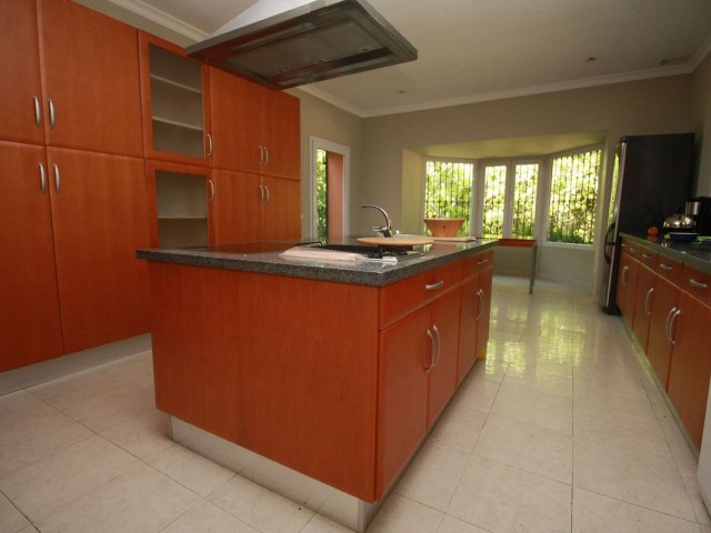 4 Bedrooms Villa in Sotogrande Alto