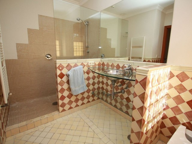 4 Bedrooms Villa in Sotogrande Alto