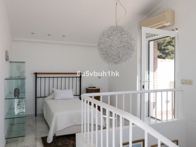 4 Bedrooms Villa in Mijas