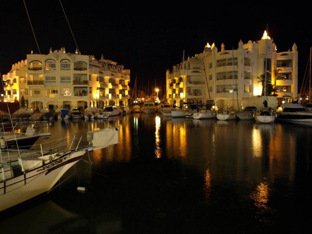 Apartamento con 2 Dormitorios  en Benalmadena Costa