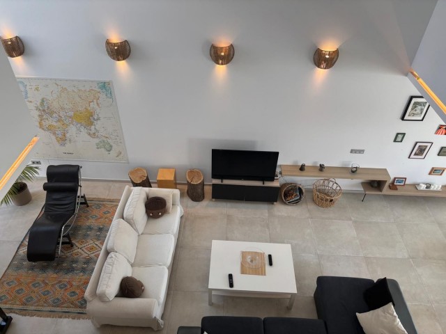 Villa con 4 Dormitorios  en Los Pacos