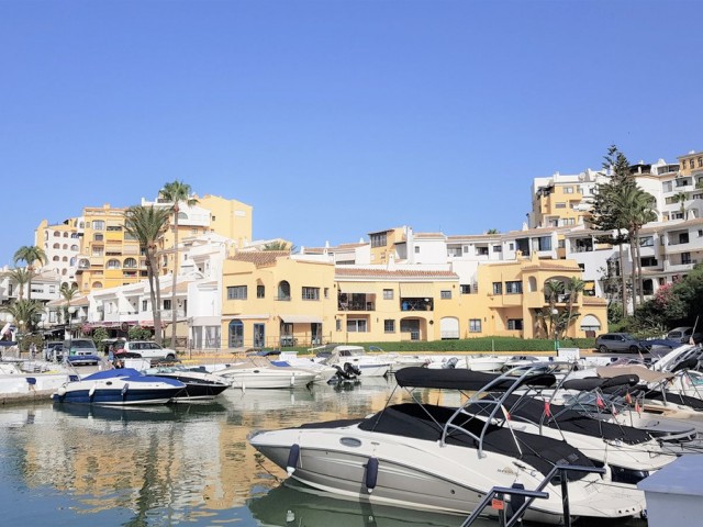 Penthouse avec 1 Chambres  à Puerto de Cabopino