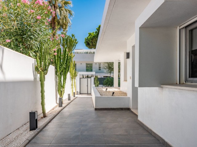 4 Bedrooms Villa in Marbella