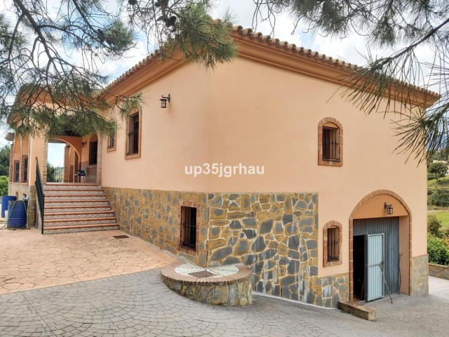 5 Makuuhuoneen Huvila Estepona