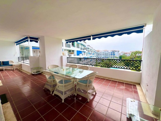 Apartamento con 3 Dormitorios  en Puerto Banús