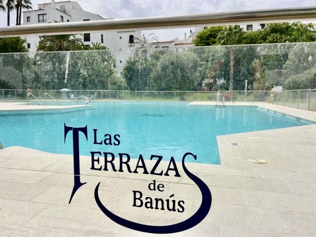Apartamento con 3 Dormitorios  en Puerto Banús