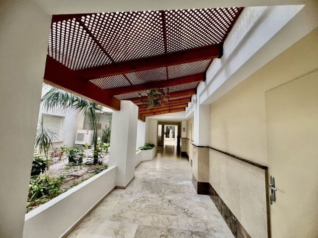 Apartamento con 3 Dormitorios  en Puerto Banús