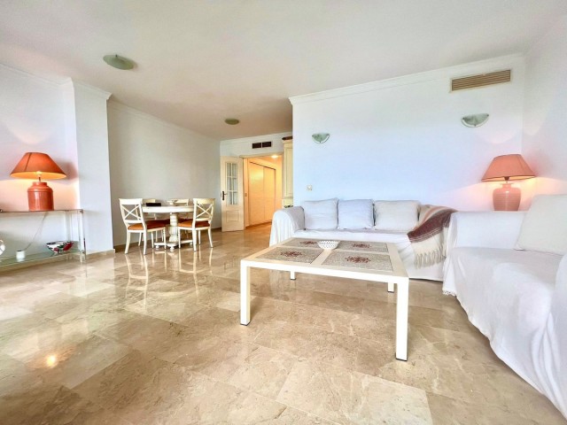 Apartamento con 3 Dormitorios  en Puerto Banús