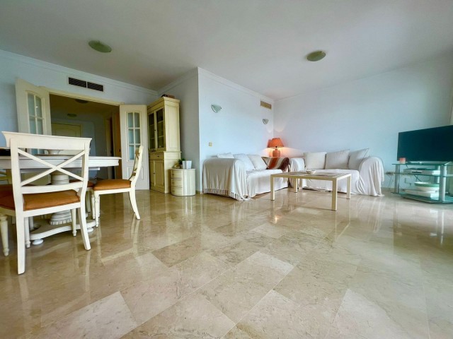 Apartamento con 3 Dormitorios  en Puerto Banús