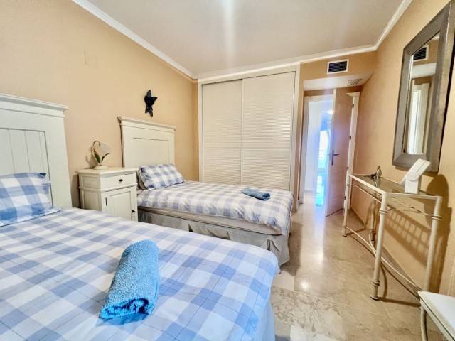 Apartamento con 3 Dormitorios  en Puerto Banús