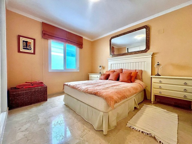 Apartamento con 3 Dormitorios  en Puerto Banús