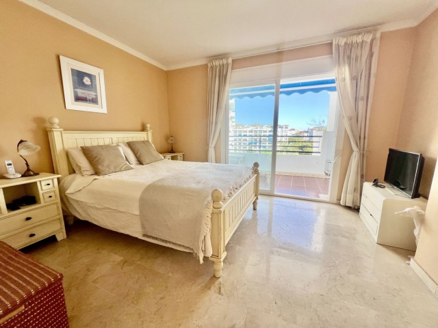 Apartamento con 3 Dormitorios  en Puerto Banús