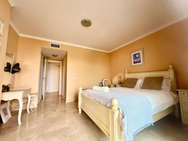 Apartamento con 3 Dormitorios  en Puerto Banús