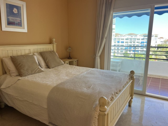 Apartamento con 3 Dormitorios  en Puerto Banús