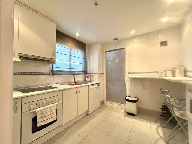 Apartamento con 3 Dormitorios  en Puerto Banús