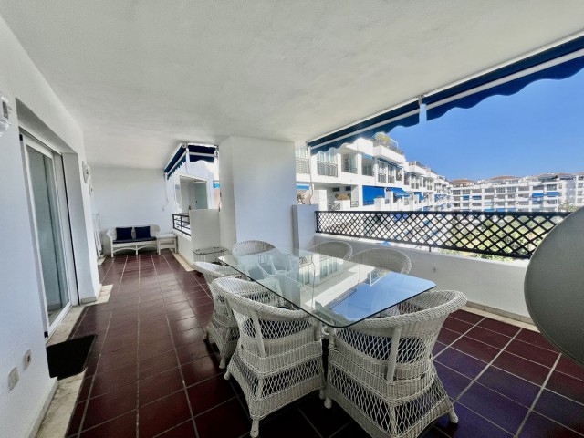 Apartamento con 3 Dormitorios  en Puerto Banús