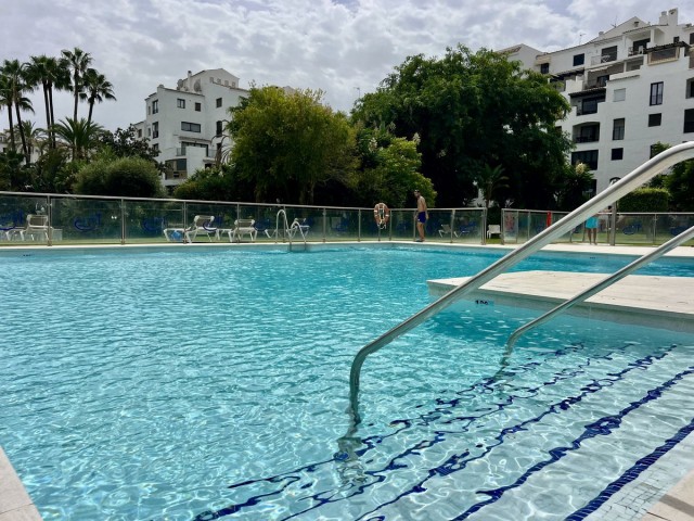 Apartamento con 3 Dormitorios  en Puerto Banús