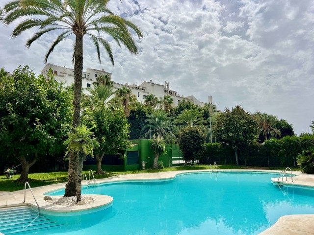 Apartamento con 3 Dormitorios  en Puerto Banús