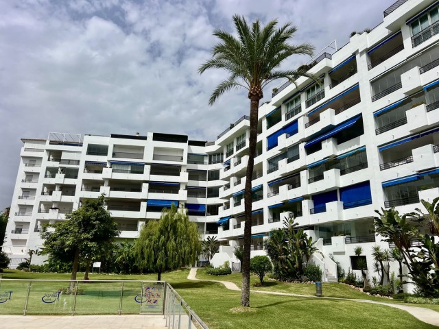 Apartamento con 3 Dormitorios  en Puerto Banús