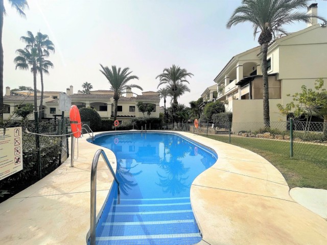 Adosado con 4 Dormitorios  en Atalaya