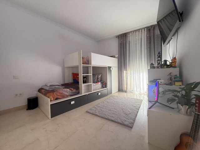 Adosado con 4 Dormitorios  en Atalaya