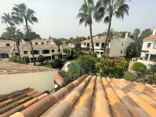 Adosado con 4 Dormitorios  en Atalaya