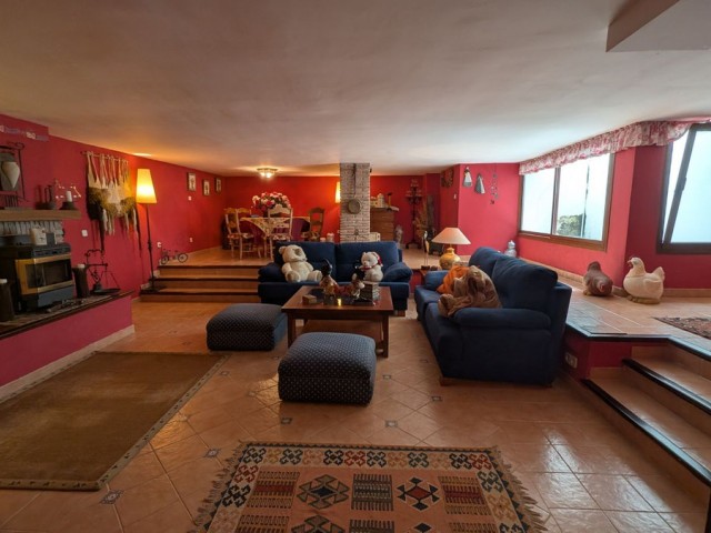 Villa con 4 Dormitorios  en San Pedro de Alcántara
