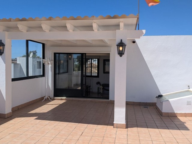 Villa con 4 Dormitorios  en San Pedro de Alcántara