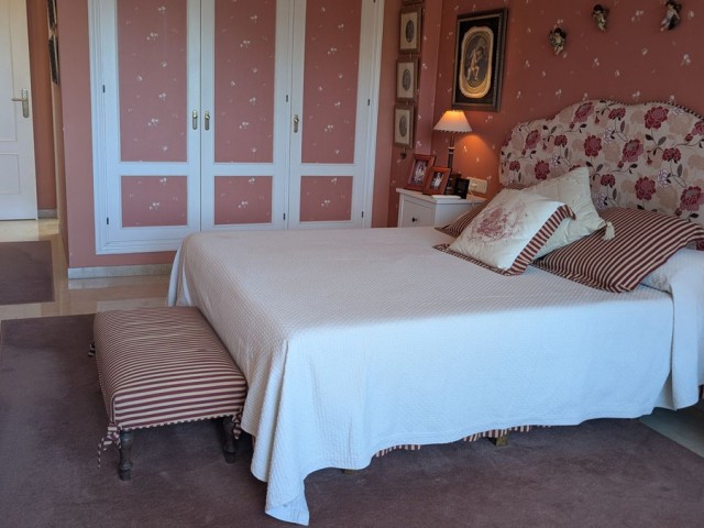 Villa con 4 Dormitorios  en San Pedro de Alcántara