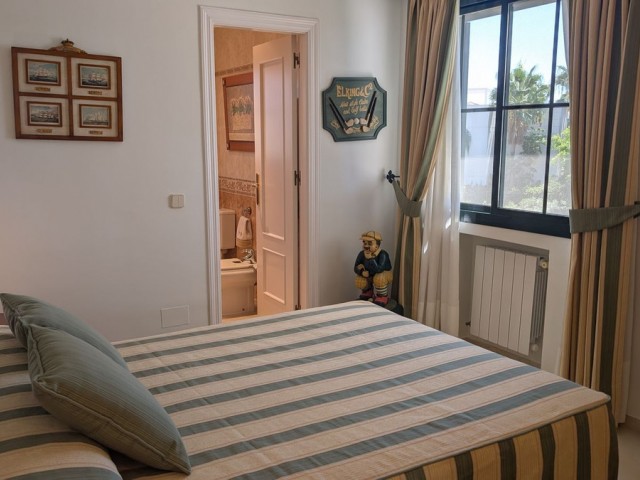 Villa con 4 Dormitorios  en San Pedro de Alcántara