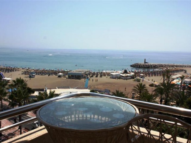 Apartamento con 3 Dormitorios  en Puerto Banús