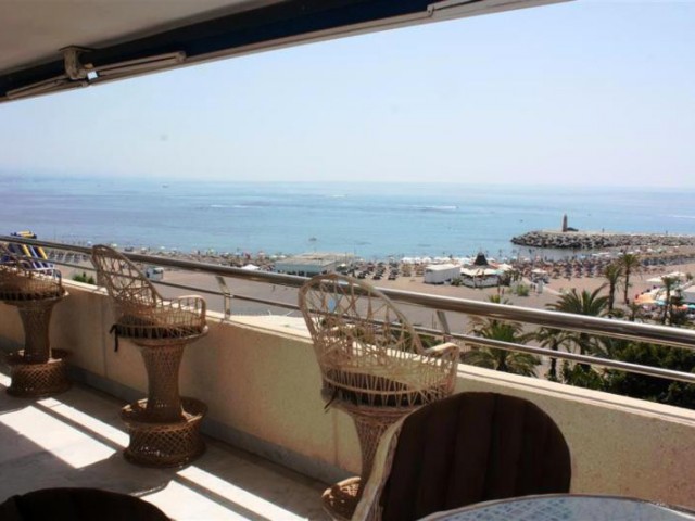 Apartamento con 3 Dormitorios  en Puerto Banús