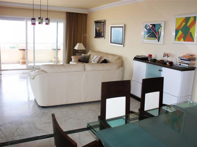 Apartamento con 3 Dormitorios  en Puerto Banús