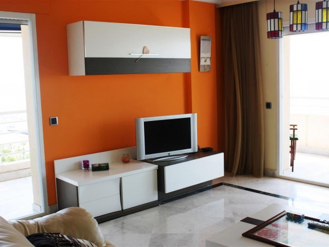 Apartamento con 3 Dormitorios  en Puerto Banús