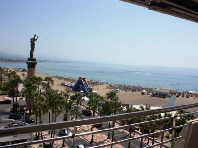Apartamento con 3 Dormitorios  en Puerto Banús
