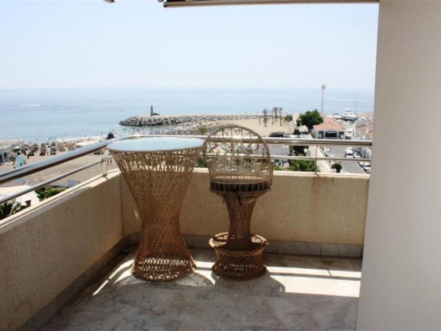Apartamento con 3 Dormitorios  en Puerto Banús
