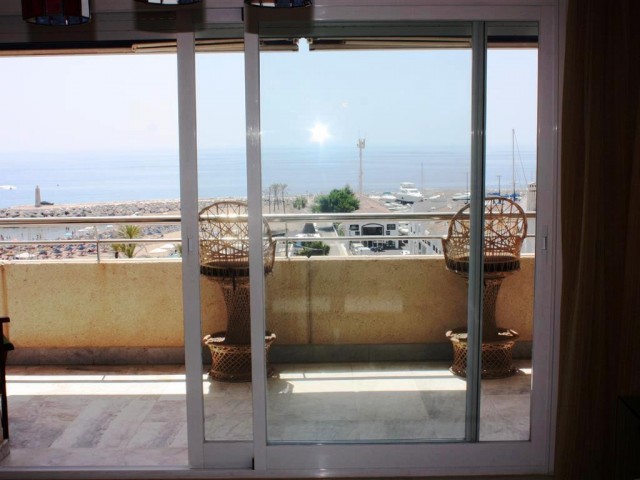 Apartamento con 3 Dormitorios  en Puerto Banús