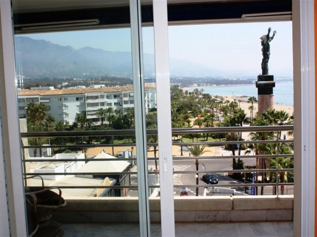 Apartamento con 3 Dormitorios  en Puerto Banús