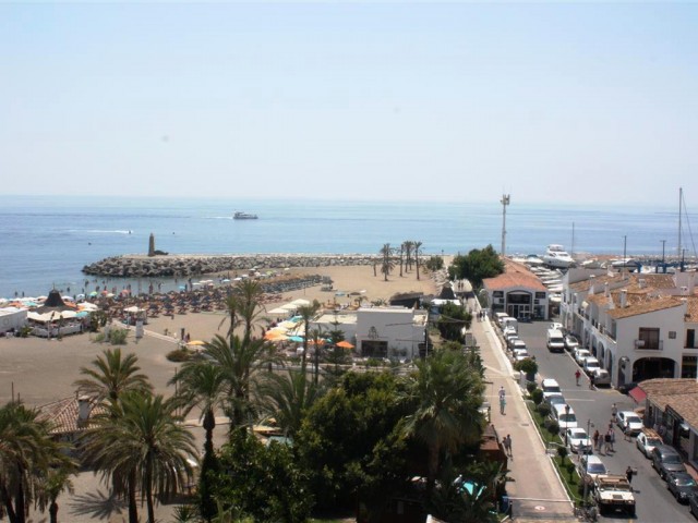 Apartamento con 3 Dormitorios  en Puerto Banús