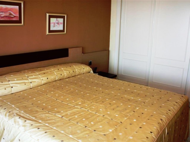 Apartamento con 3 Dormitorios  en Puerto Banús