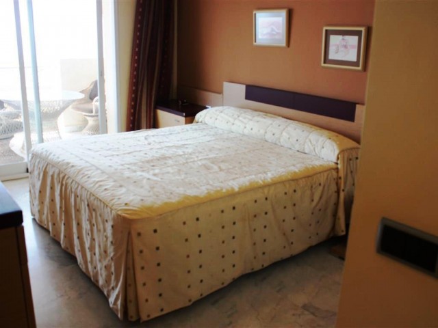 Apartamento con 3 Dormitorios  en Puerto Banús