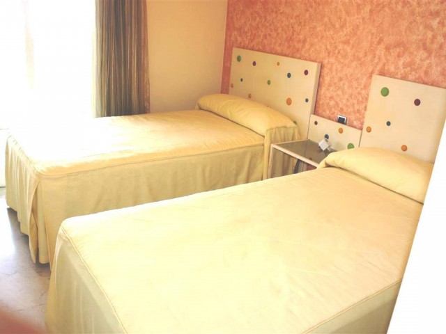 Apartamento con 3 Dormitorios  en Puerto Banús