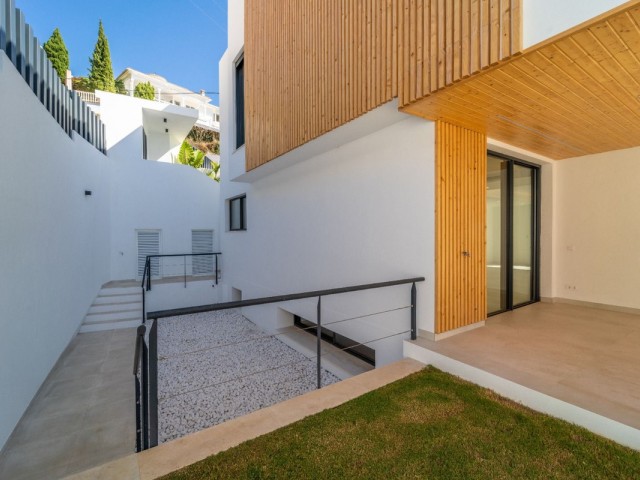 Villa con 4 Dormitorios  en La Capellania