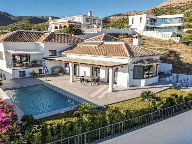 4 Soveroms Villa i Mijas