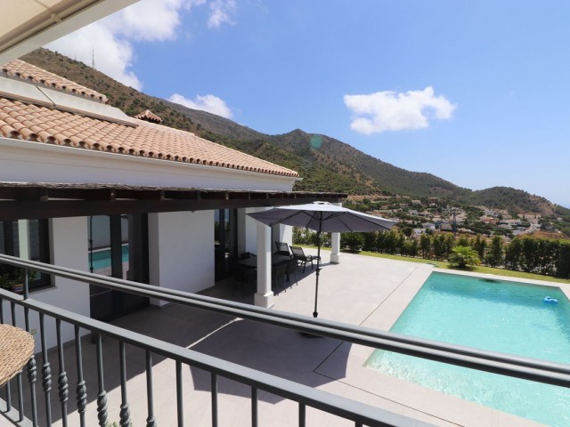 4 Soveroms Villa i Mijas