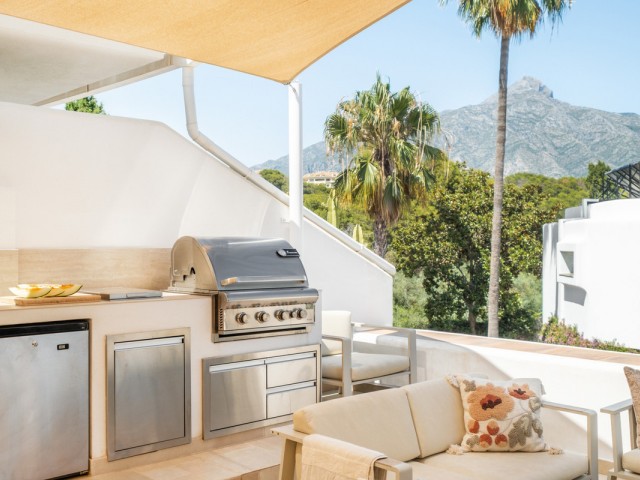 4 Bedrooms Townhouse in Nueva Andalucía