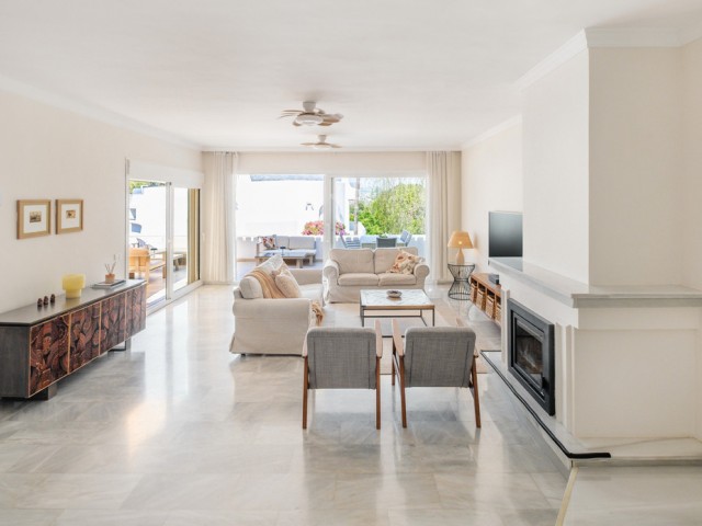 4 Bedrooms Townhouse in Nueva Andalucía