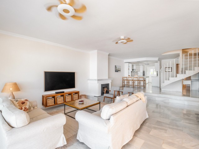 4 Bedrooms Townhouse in Nueva Andalucía