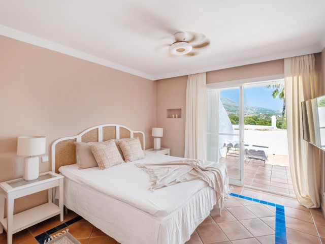 4 Bedrooms Townhouse in Nueva Andalucía