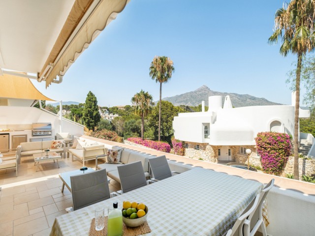 4 Bedrooms Townhouse in Nueva Andalucía